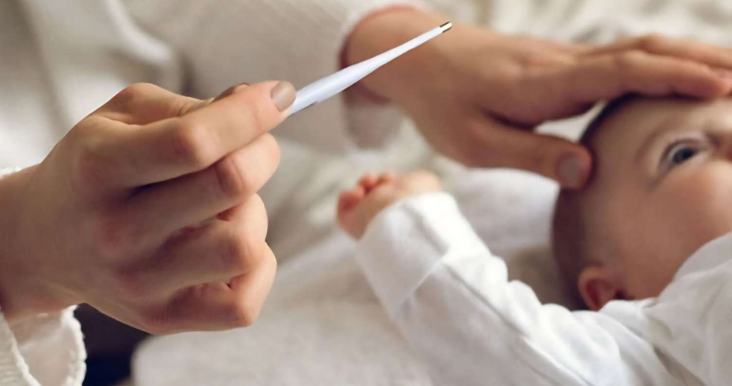 Yayda uşağın qızdırmasını necə düşürmək olar? -  Pediatrdan məsləhətlər - VİDEO