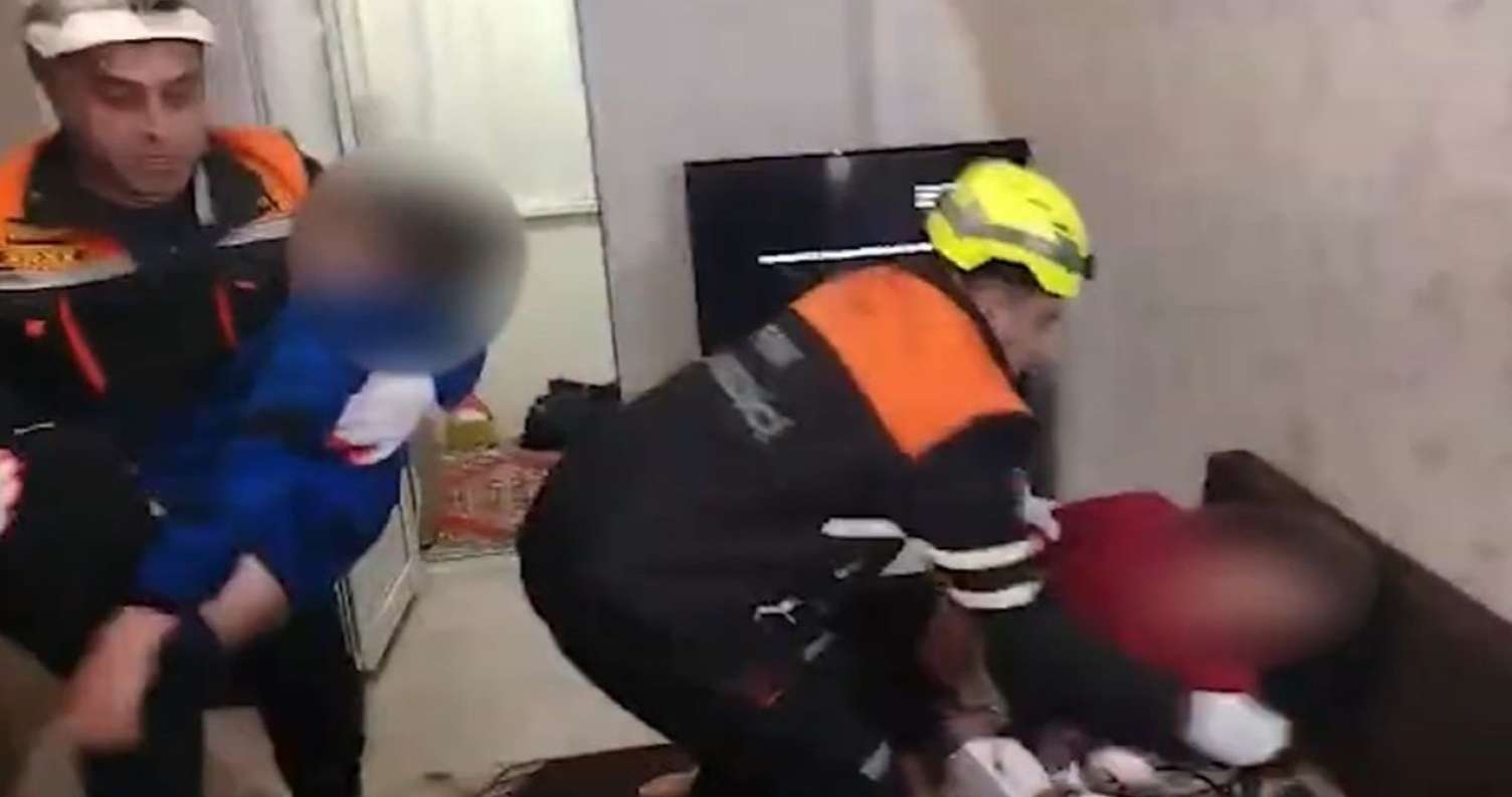 Xırdalanda bir evdə 3 nəfər huşsuz halda tapıldı -   VİDEO