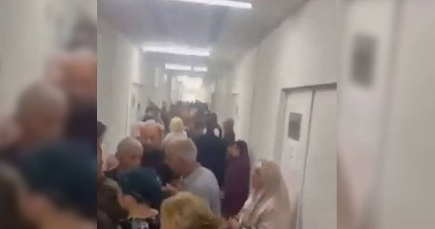 “Xəstə insanlar ayaqüstə qalır, biabırçılıq...” -  Saatlarla növbə gözləyirlər