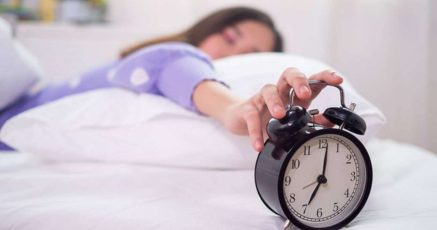 Mütəmadi menstruasiya üçün saat 23:00-da yatın -  Gec yatanda nə baş verir? 