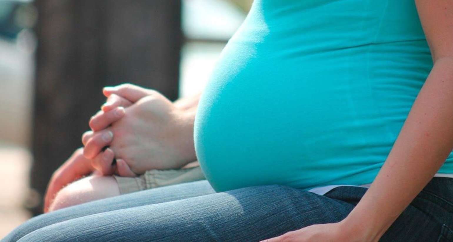 14 yaşlı məktəbli sinifdə doğdu  – Şübhəli babasıdır