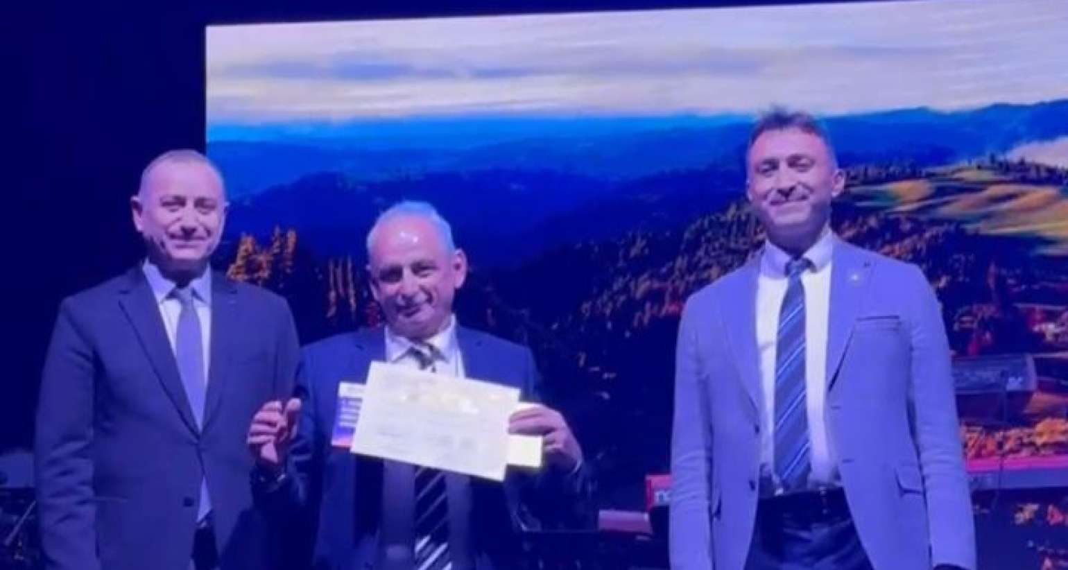 Azərbaycanlı onkoloqlarının elmi işi birinci yeri qazandı  – Mükafat xəstə uşaqlara bağışlandı – FOTO