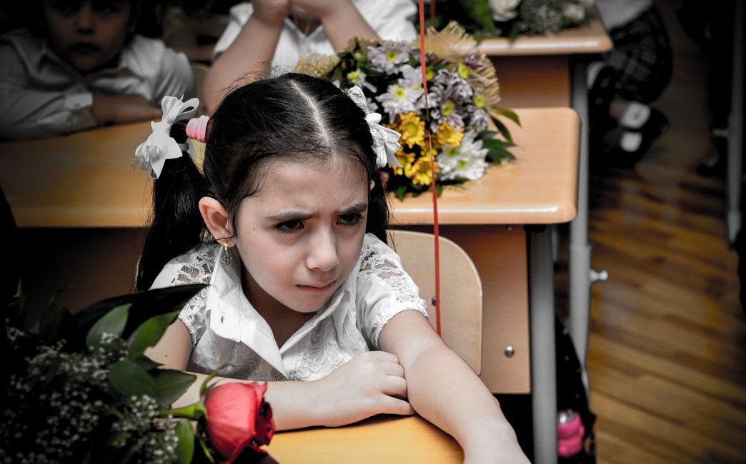 “Tənəffüsdə çölə çıxma!”, “Oyun oynamaq bitdi” -  Valideynlərin birincilərlə bağlı SƏHVLƏRİ