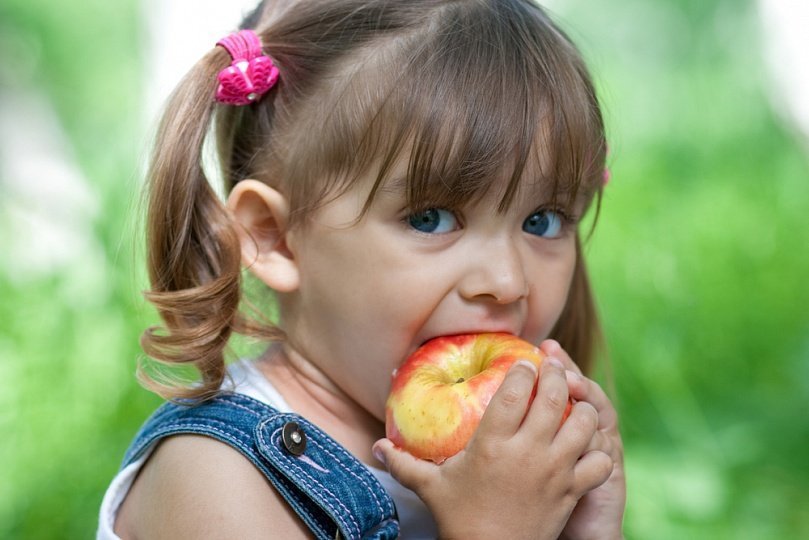 “Marketlərdə satılan meyvə-tərəvəzin heç birində vitamin yoxdur” -  Pediatrdan vacib məsləhətlər
