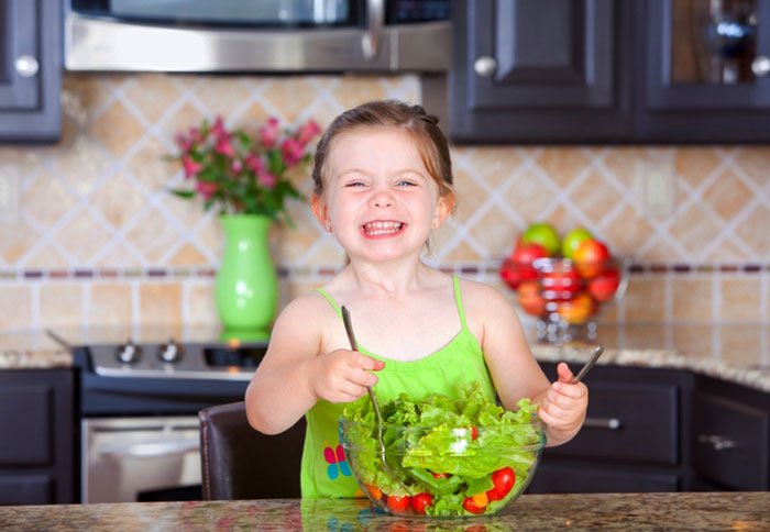 “Marketlərdə satılan meyvə-tərəvəzin heç birində vitamin yoxdur” -  Pediatrdan vacib məsləhətlər