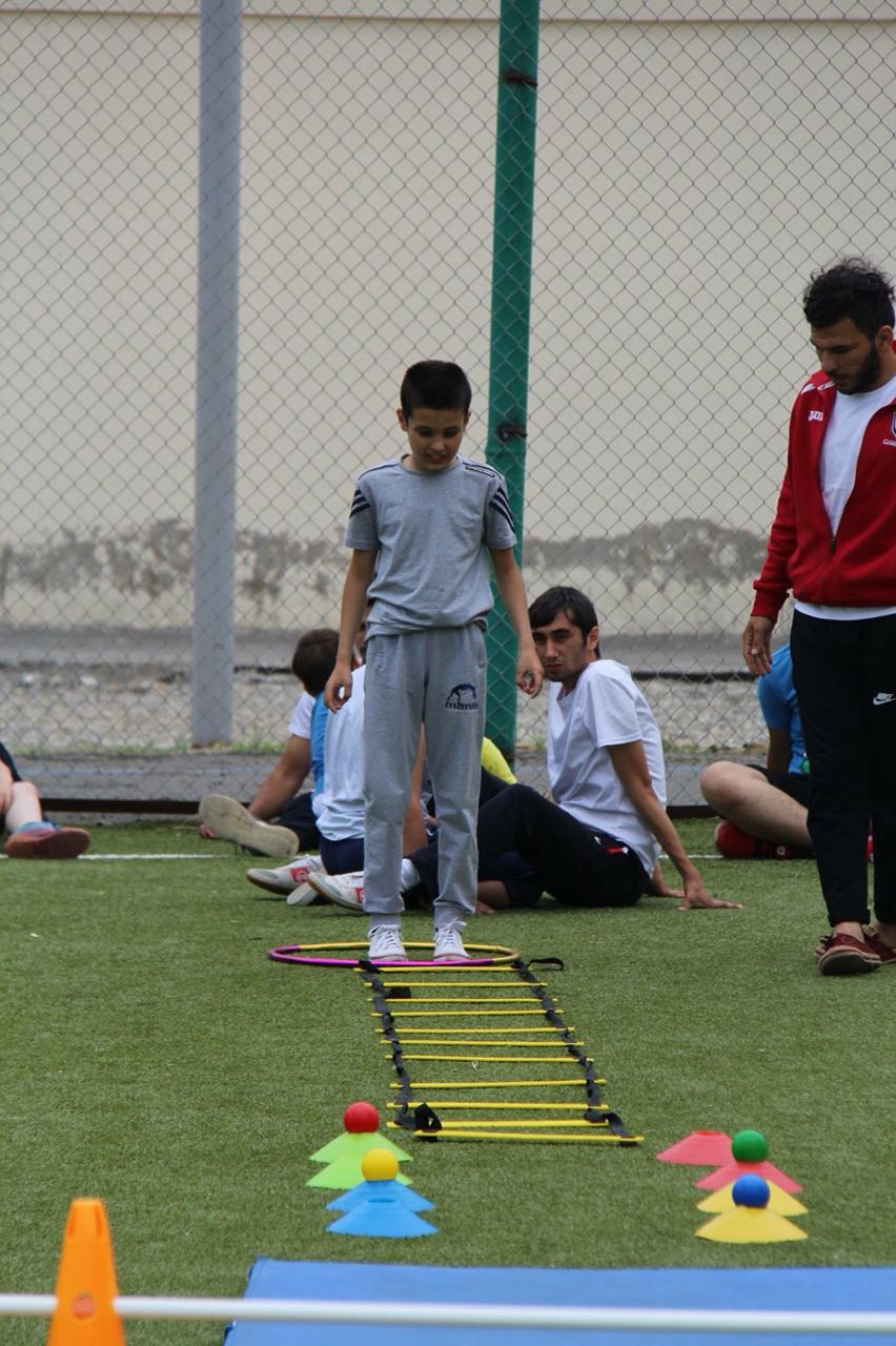 Azərbaycanda autizmli övladı olan xeyli məmur var –  Çarəsi olmayan sindromun miqyası artır