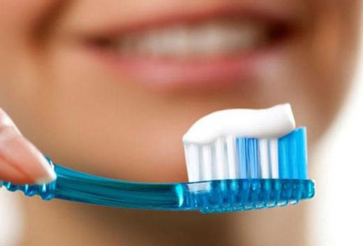 Dişləri yuyan zaman fırçanı - Dişləri necə fırçalamalı? NƏMLƏNDİRMƏYİN 