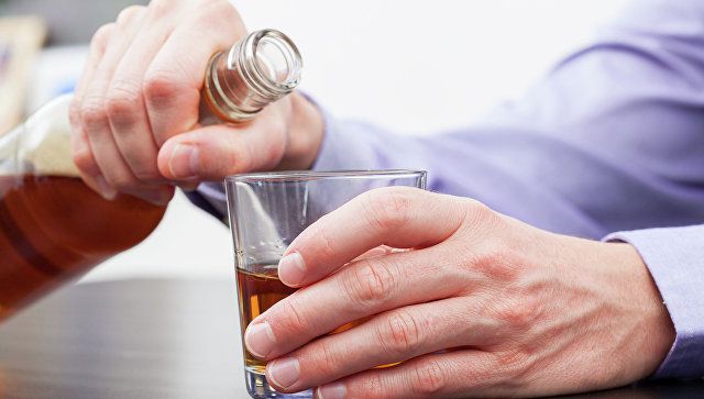 Spirtli içki sümük xəstəliyi riskini artırır -  Yeni ziyanları aşkar edildi