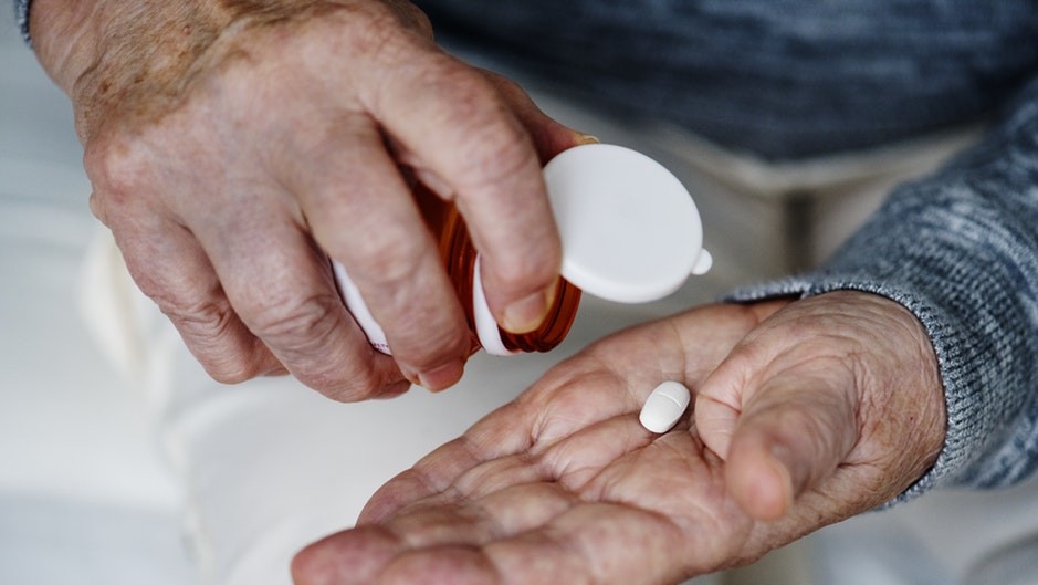 Yaşlı adamların hər gün aspirin qəbul etməsi zərərlidir –  Daxili qanaxma verə bilir