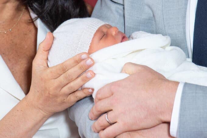 Şahzadə Harri yeni doğulmuş oğlunu göstərdi –  FOTOLAR