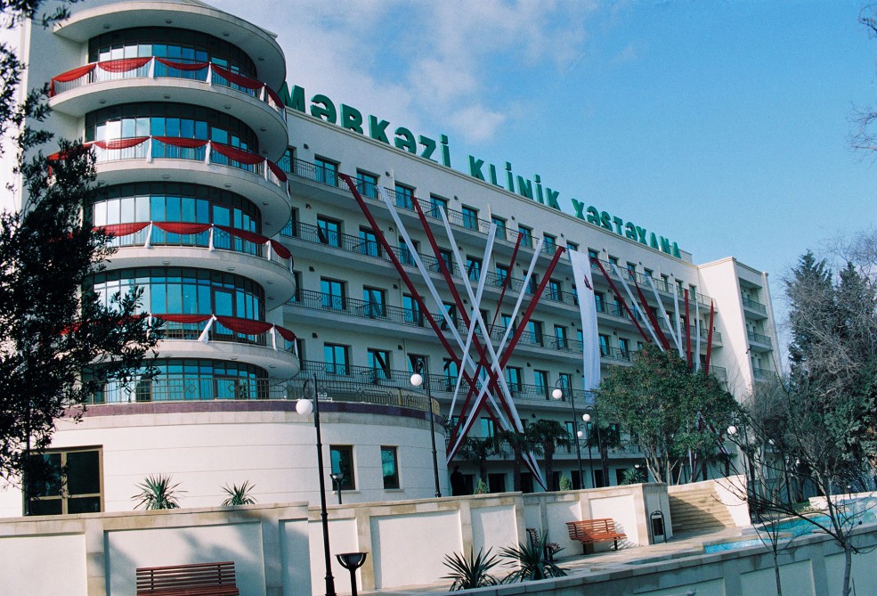 Mərkəzi Klinikada 1 yaşlı körpənin analizində dəhşətli SƏHV –  Həkimləri də çaş-baş salan laboratoriyalar