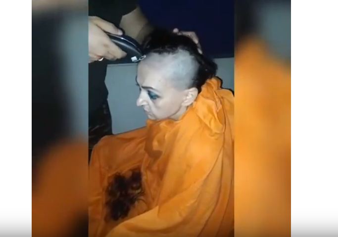 Toppuş bacı saçının qırxıldığı görüntüləri paylaşdı-  VİDEO