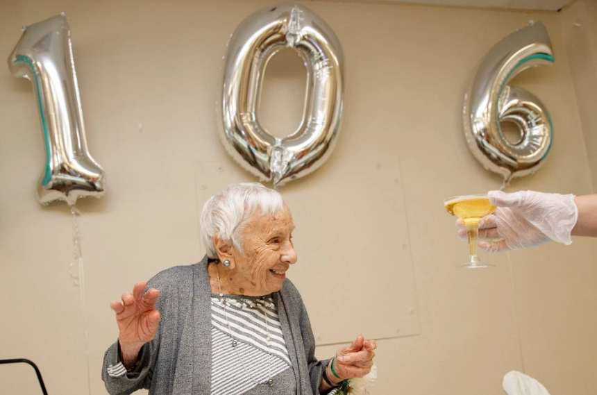 107 yaşlı qadın uzunömürlülüyünün sirrini açıqladı:  Heç vaxt evlənməmişəm (VİDEO)