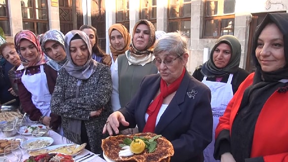  – Canan Karataydan qəribə MƏSLƏHƏT “Lahmacun ən sağlam qidadır, qışda çox yeyin”