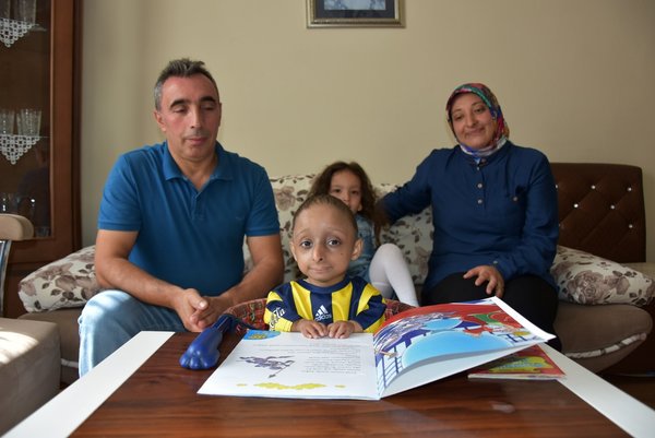 14 yaşı var, cəmi 4 kilodur:  - VİDEO “İnsanlar məni çox sevir”