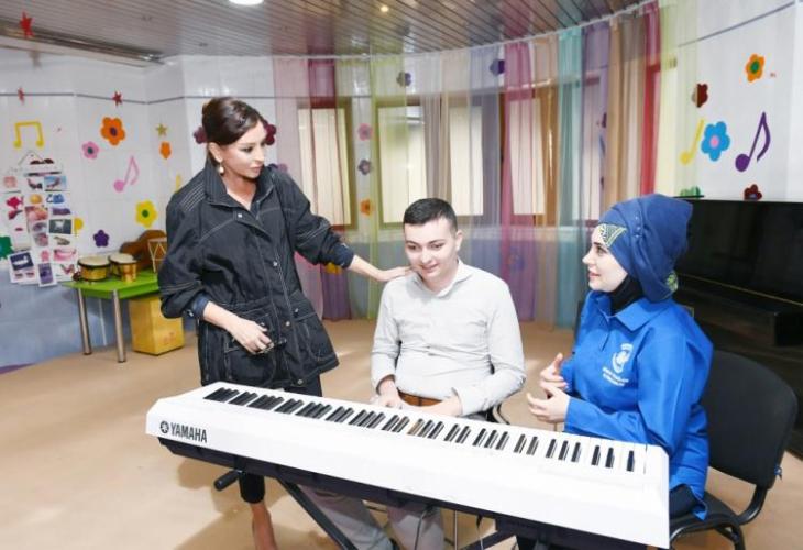 Mehriban Əliyeva Autizm sindromlu uşaqlar üçün Reabilitasiya Mərkəzində  - FOTO