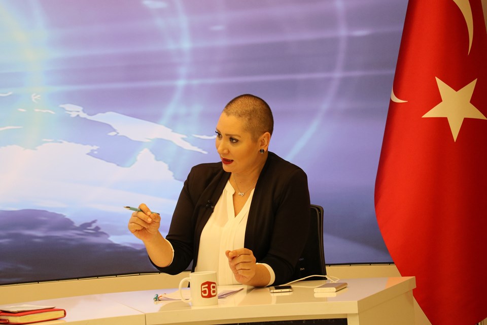  Xərçəngə qalib gələn aparıcı efirə pariksiz çıxdı