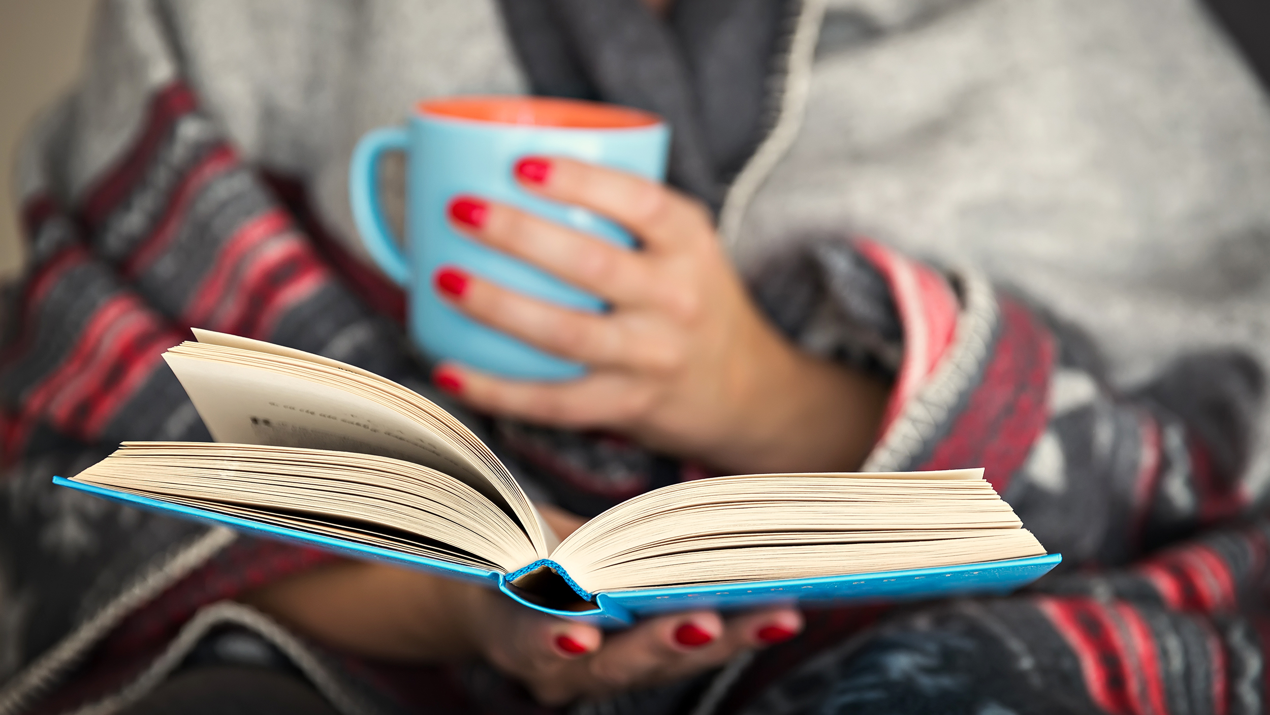 Kitab oxuyarkən gözlərinizi qorumağın   YOLLARI 