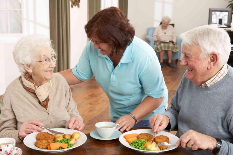 Yaşlı insanların az yeməsi onları tez öldürür –  Necə qidalanmalı?