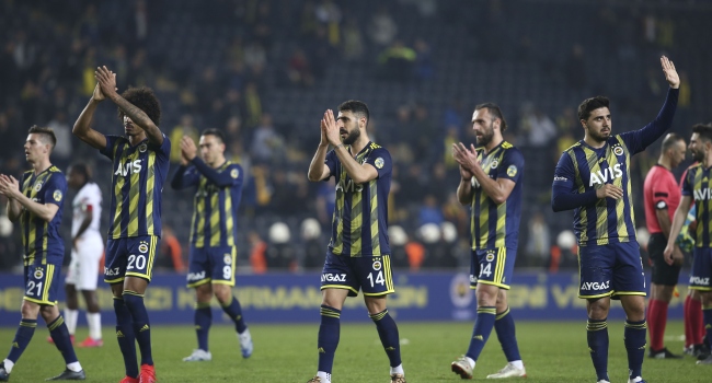 “Fənərbağça”nın futbolçusunda koronavirus aşkarlandı 