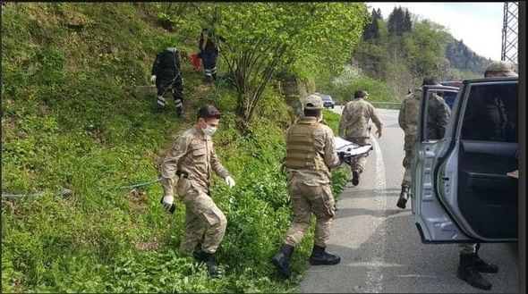 Yeni doğulmuş uşağı torpağa basdırdılar   - Foto