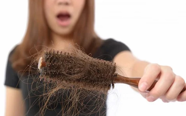 Koronavirus şiddətli saç tökülməsinə səbəb olur? -  Həkimdən açıqlama