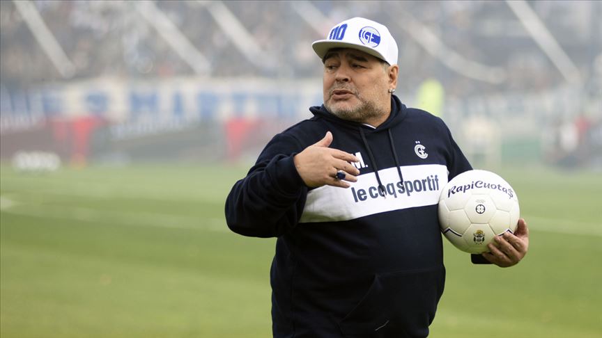 Maradona koronavirusdan bu üsulla qorunur 