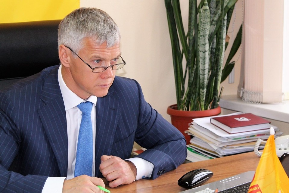 Koronavirus peyvəndi olunan deputat virusa yoluxdu 