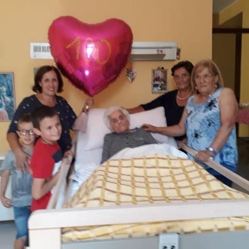 101 yaşlı qadın 3 dəfə koronavirusdan sağalmağı bacardı 