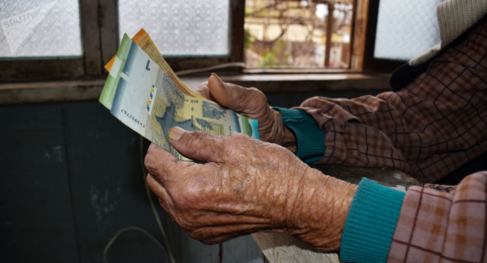 Qadınların pensiya yaşı artırılır  - Bu tarixdən