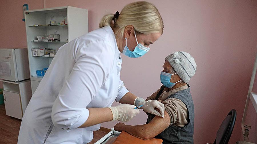 Koronavirus peyvəndi olunan yaşlılar bədəndəki ağrıların itdiyini deyib  – Alimlər şokda