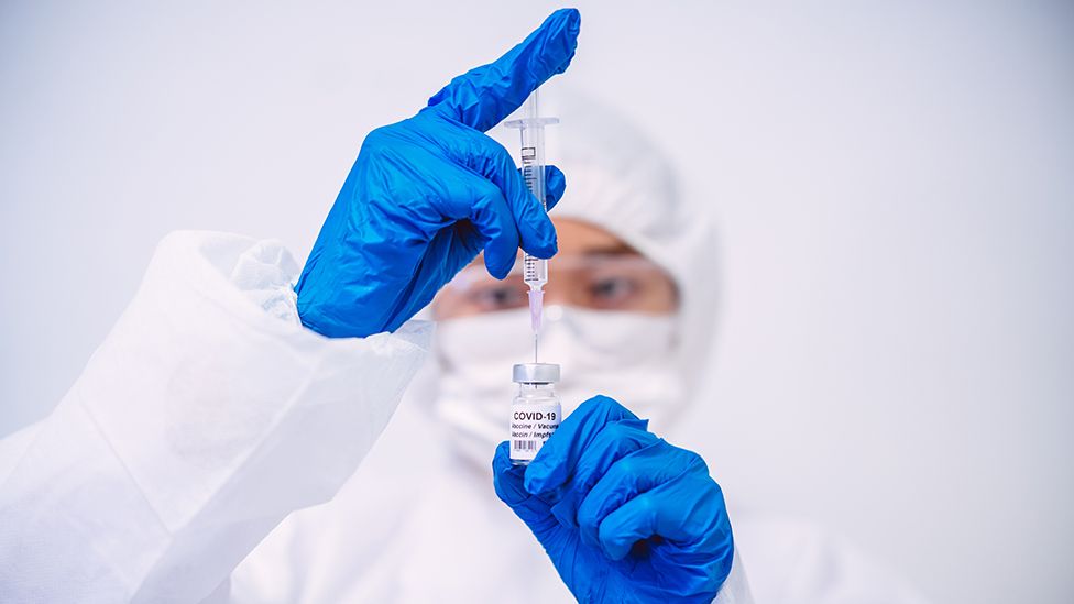 Rusiyada üçüncü vaksinin istehsalına başlanıldı -  FOTO
