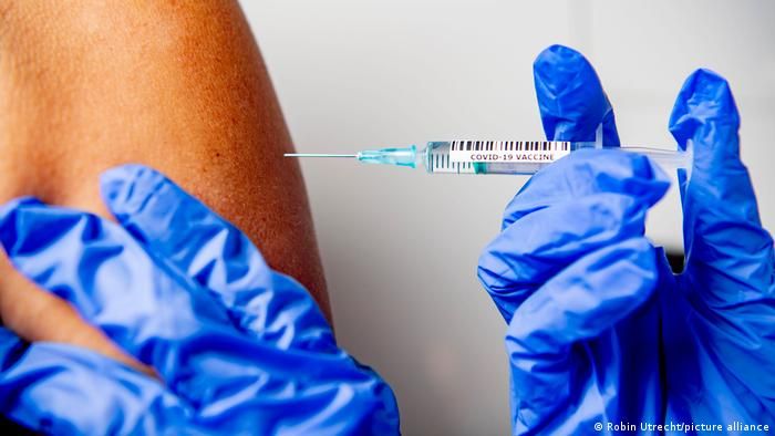 Kovid vaksini insan DNT-də dəyişiklik edir? - İnfeksionistdən cavab