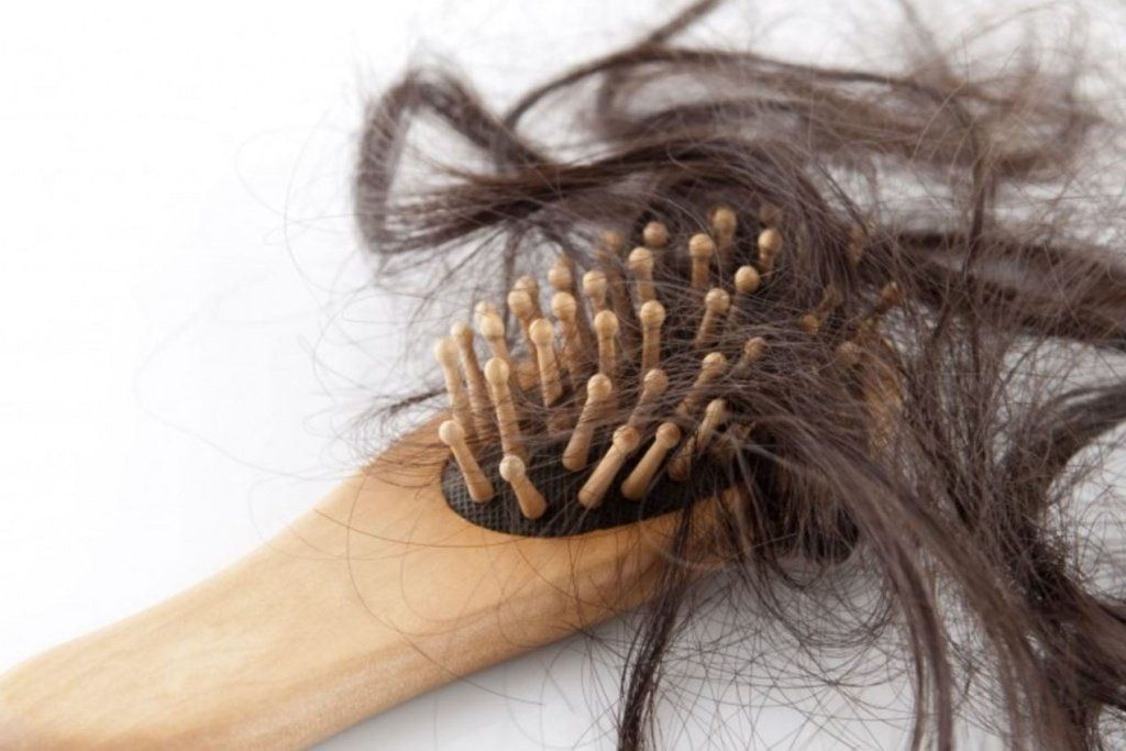 Yazda dəhşətli saç tökülməsinin səbəbləri 