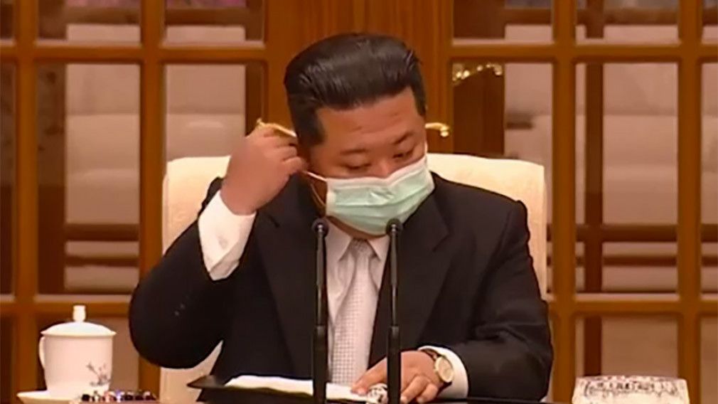 Kim Çen In ilk dəfə tibbi maskada  - FOTO