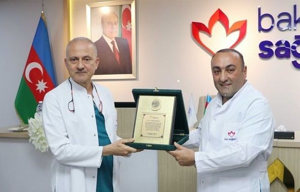 Tanınmış baş həkimin yubileyidir 