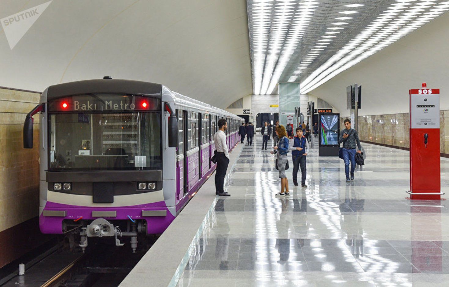 Bakı metrosunda iki nəfər huşunu itirdi  