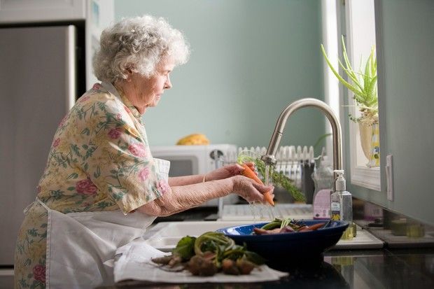 Çəkisi yuxarı yaşlı insanlar daha uzun ömür yaşayır  - Herontoloq