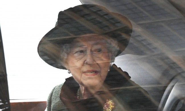 Britaniya xəstəxanaları pasiyent qəbulunu dayandırır -  Kraliçanın dəfninə görə