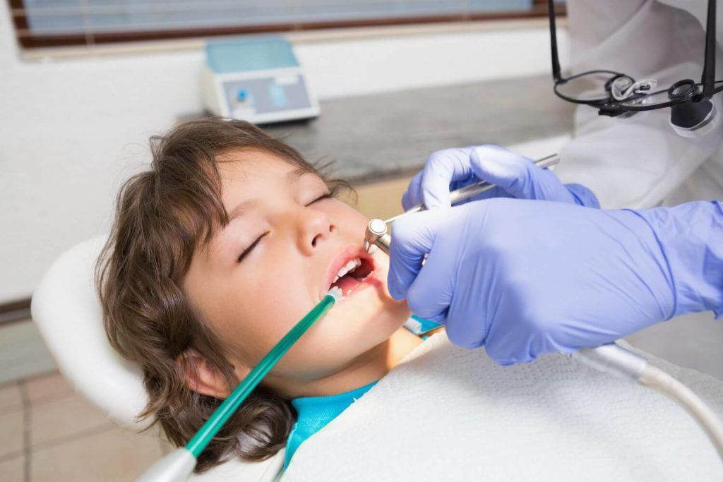 Sedasiya ilə uşağı yatırdıb diş müalicəsi beyinə təsir edir - Pediatrdan stomatoloqlara irad