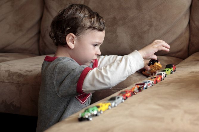 Uşaqda autizmi göstərən 10 şübhəli əlamət 