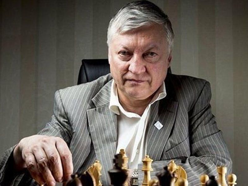 Anatoli Karpov komaya düşdü 