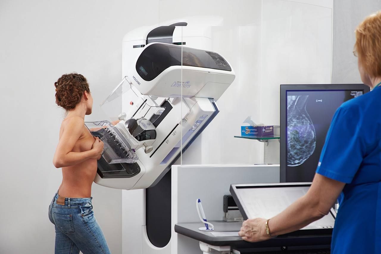 Onkologiya Mərkəzinə 3D Mammoqrafiya cihazı   gətirildi