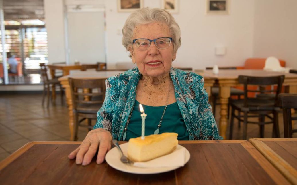 100 yaşlı qadın uzunömürlülük içkisini  açıqladı