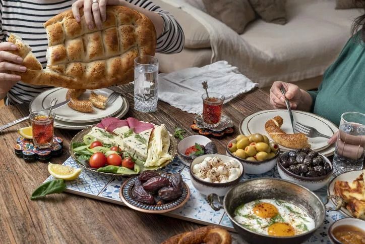 Bunları sahurda əsla yeməyin -  Tez acıdan qidalar