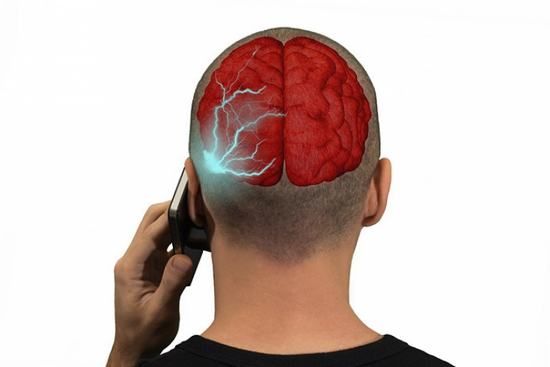 Telefondan 50 dəqiqə istifadə beyinə  təhlükəlidir