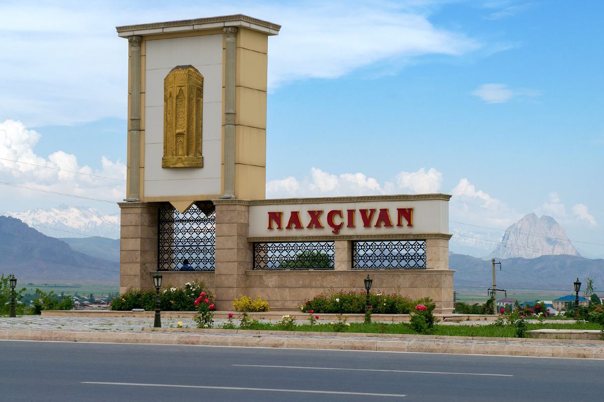 Naxçıvanda baş həkim işdən çıxarıldı 