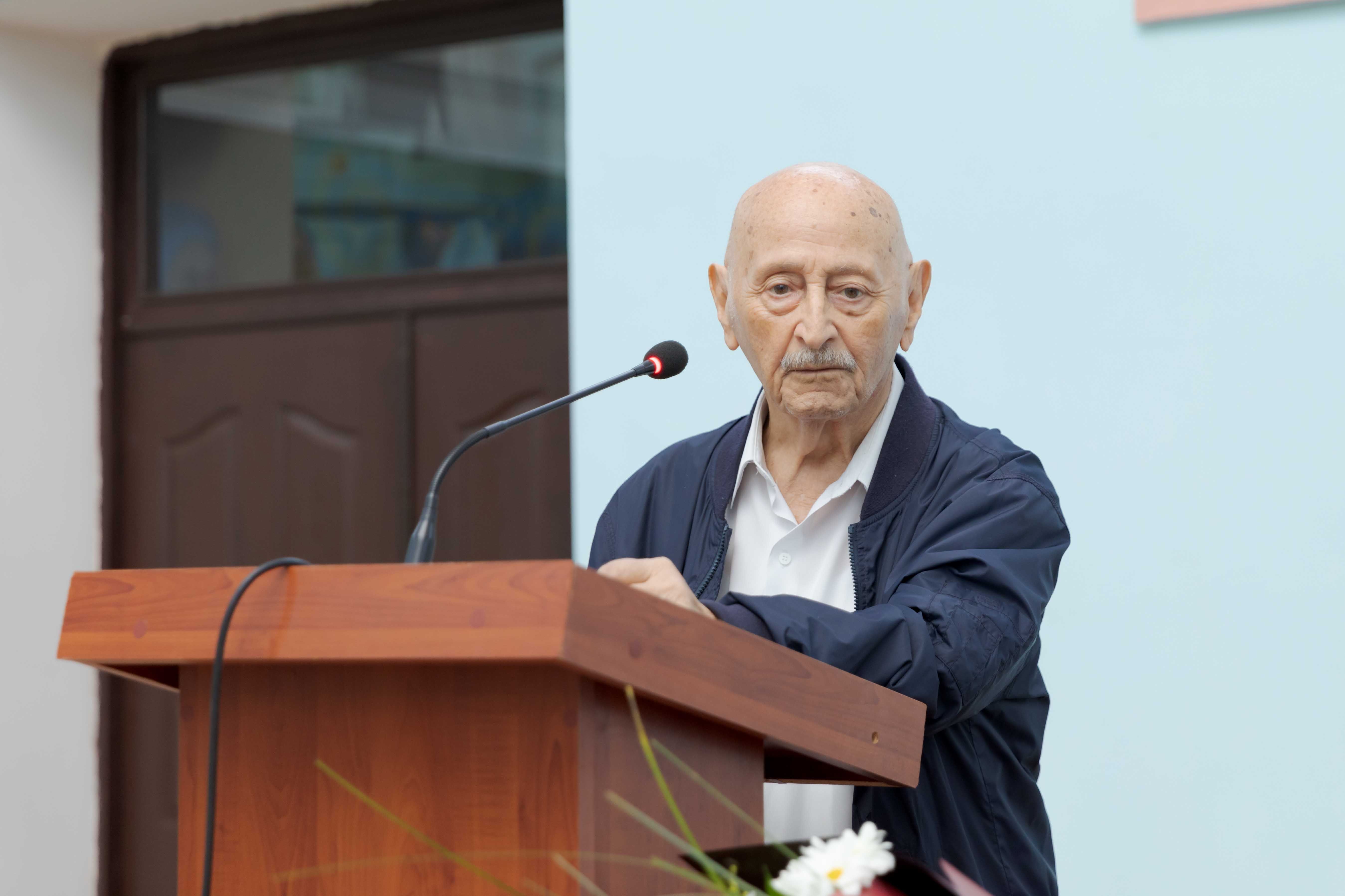 90 yaşlı anatom alim Rafiq Əsgərovun   yubiley konfransı