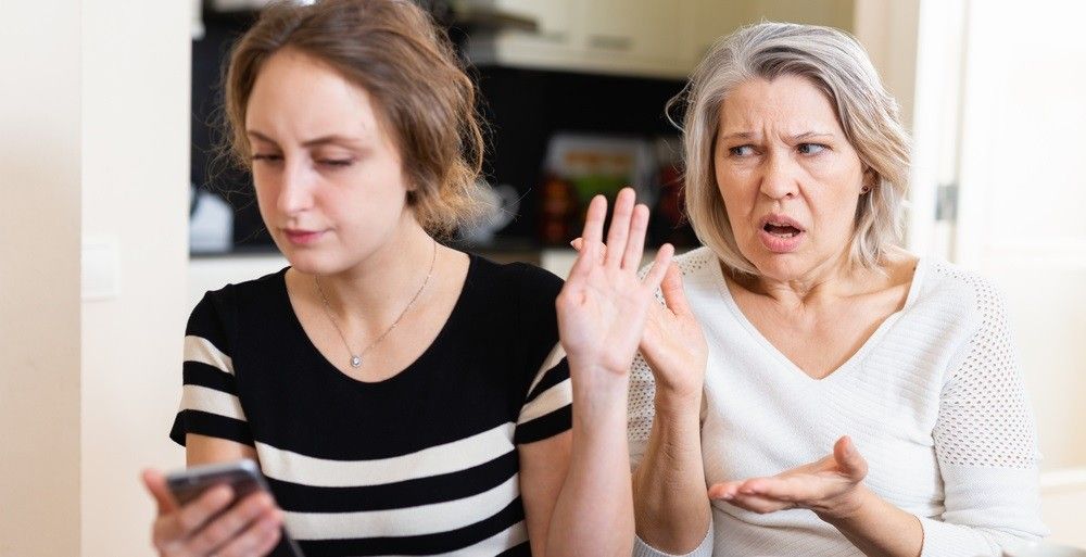 Yaşlı valideyinlər övladlarını niyə özündən çıxarır?  