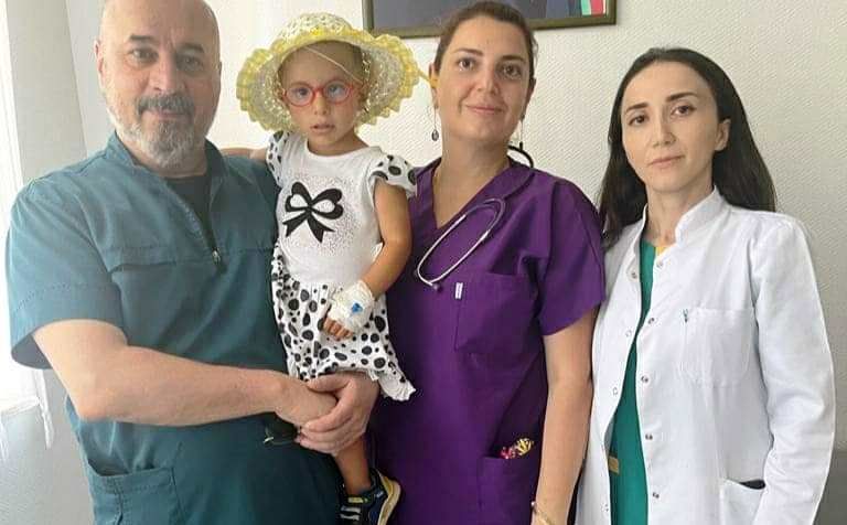 Bakıda sinəsinə iynə batan uşaq    əməliyyat olundu